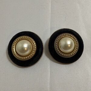 Pearl And Black Velvet Clip On Earrings Round Vintage Costume Jewelry